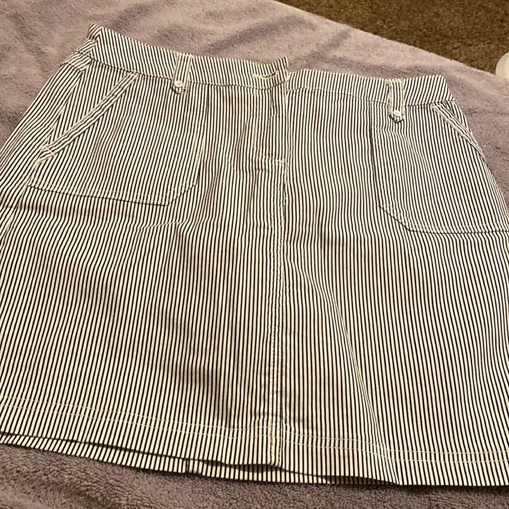 Karen Scott Skort